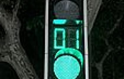 האם הרמזור היה ירוק מהבהב או שמא אדום?